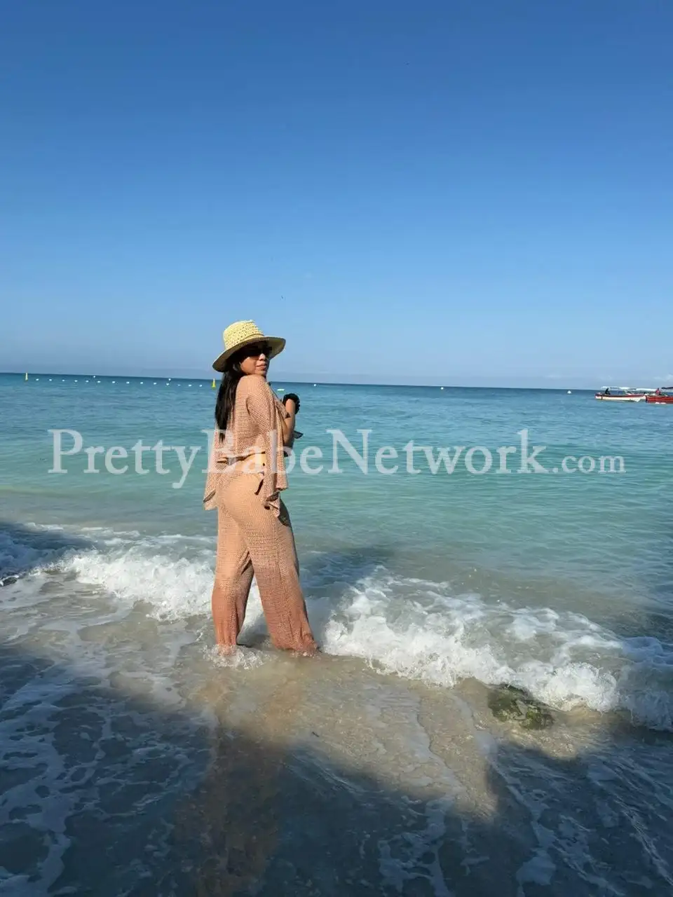 Sonakshi Batra - VIP Escort in Borivali Near Gorai Beach